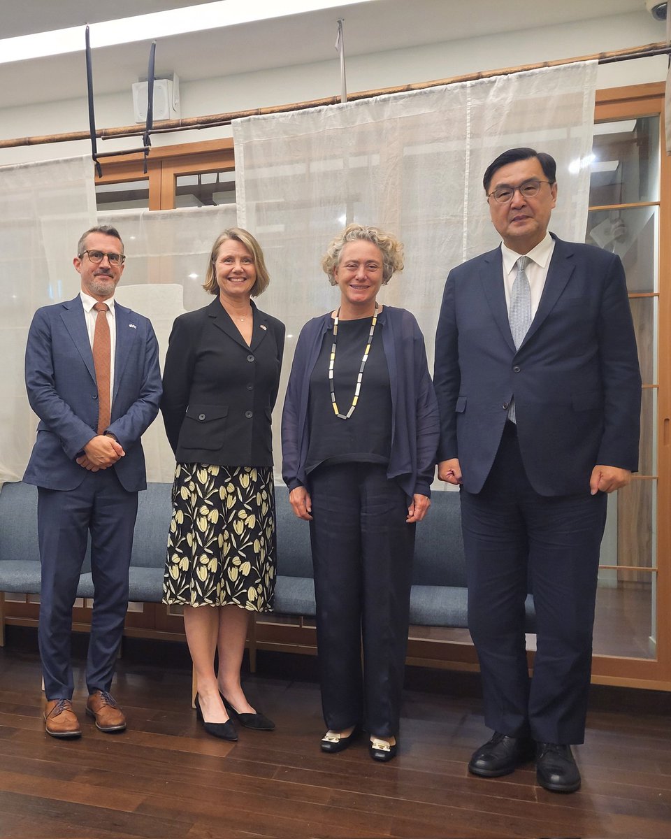 Hosted a farewell dinner for Ambassador Dagmar Tartagli of Switzerland in Seoul, joined by Ambassadors Anne Kari Hansen Ovind of Norway and Jernej Muller of Slovenia. It was also an opportunity to discuss issues of common interest, including UN's role in this challenging world.