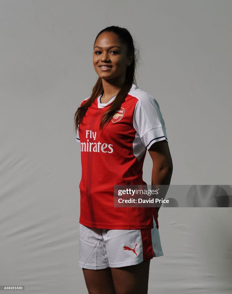 Bueno, como sabemos el mercado de fichajes está abierto.

Tom Garry y The Guardian acaban de decir que Taylor Hinds va a dejar al Liverpool para fichar con Arsenal. 

Lateral izquierda, jugó en la Academia antes de fichar por Everton y luego se fue a Liverpool.