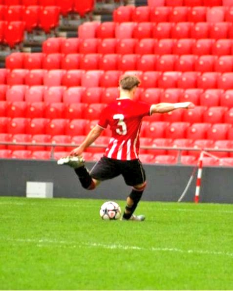 🦁 El lateral izquierdo, Gorka Isuskiza (2010) Interncional U15 con España y convocado con Euskadi U16 promociona al Athletic Juvenil B.