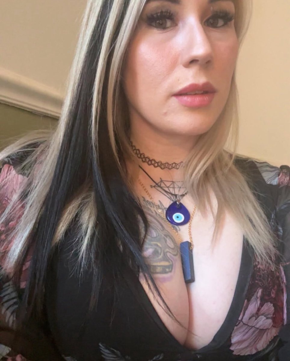 SirenxSelinis's tweet photo. Are you lost little boy? 

I can help. 
But first, I want you on your knees
Worshipping the ground in front of me.

You have been sent to please me. And so you shall 💵 

#findomgoddess #findomme #femdom #dominance #paypig #whalesub #brat #thick #curves #altgirl #HUMANATM #feet #moneydrain