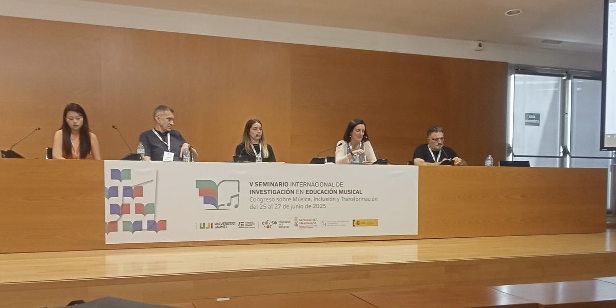 CosGrup's tweet image. La prof. @MARIADELBERVILL junto a las doctorandas Xin y Yongshi del @CosGrup presentaron sus aportaciones en el V Simposio de Investigación en Educación Musical 🎼SIEM Castellón. Enhorabuena! 😊