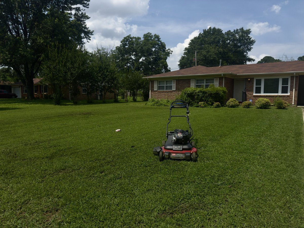 This afternoon we had the pleasure of mowing Ms. Simpsons lawn . It was great seeing her, she’s doing well. Making a difference , one lawn at a time .