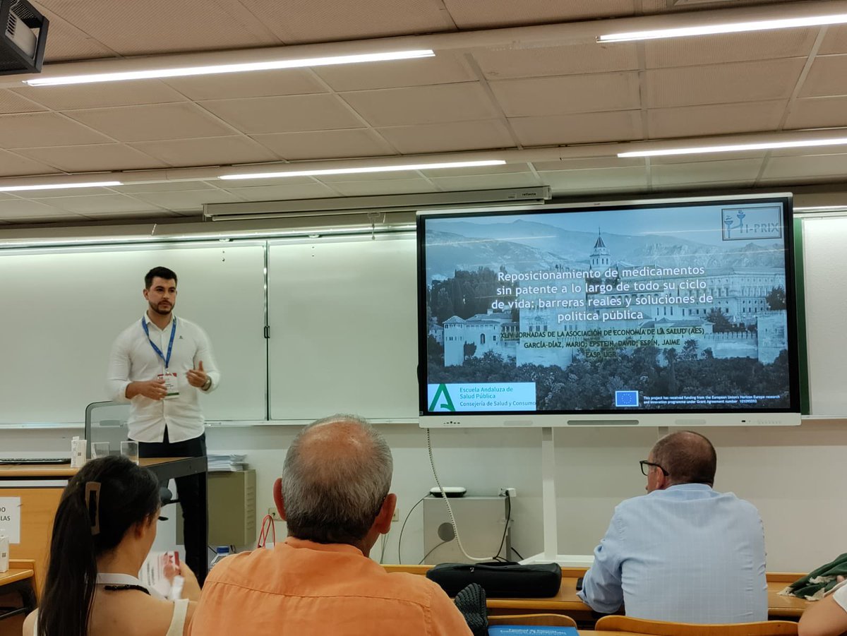 MarioGD99's tweet photo. Muy orgulloso de mi participación en mis primeras jornadas de @AESeconsalud 
Gracias a @EASPsalud por permitir mi asistencia para exponer mis investigaciones sobre Drug Repurposing y el TEE Voucher https://t.co/OSQ0X7rSaM