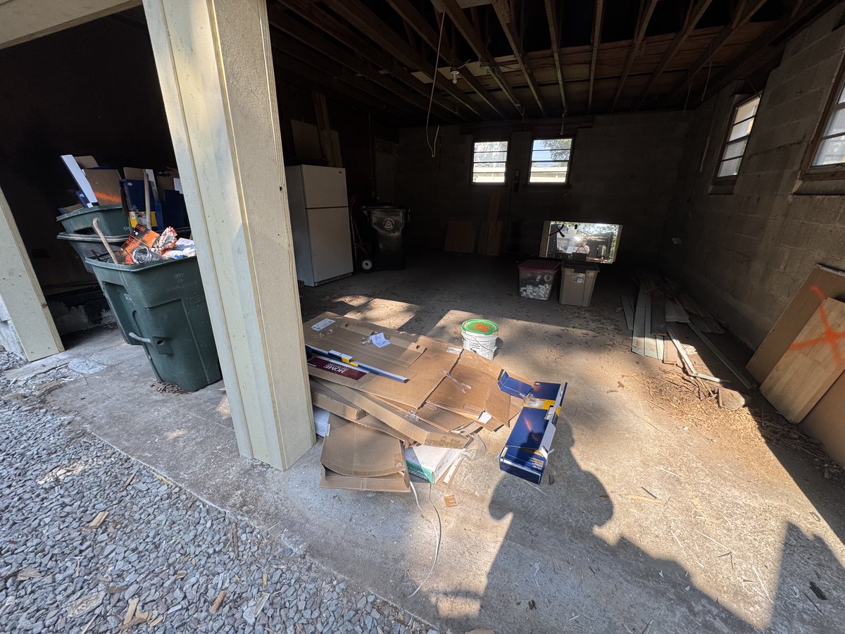 BDJunkremoval's tweet image. Swipe to Clean: Small Garage Declutter
Where junk disappears like magic ✨

💪 Real cleanups. Real satisfying.
🐾 Black Dog Junk Removal
📍 Charleston, SC
☎️ 843-920-JUNK

#JunkRemoval #CleanOutCrew #DeclutterYourLife #SwipeToClean #BeforeAndAfter #JunkBeGone #TidyTransformation