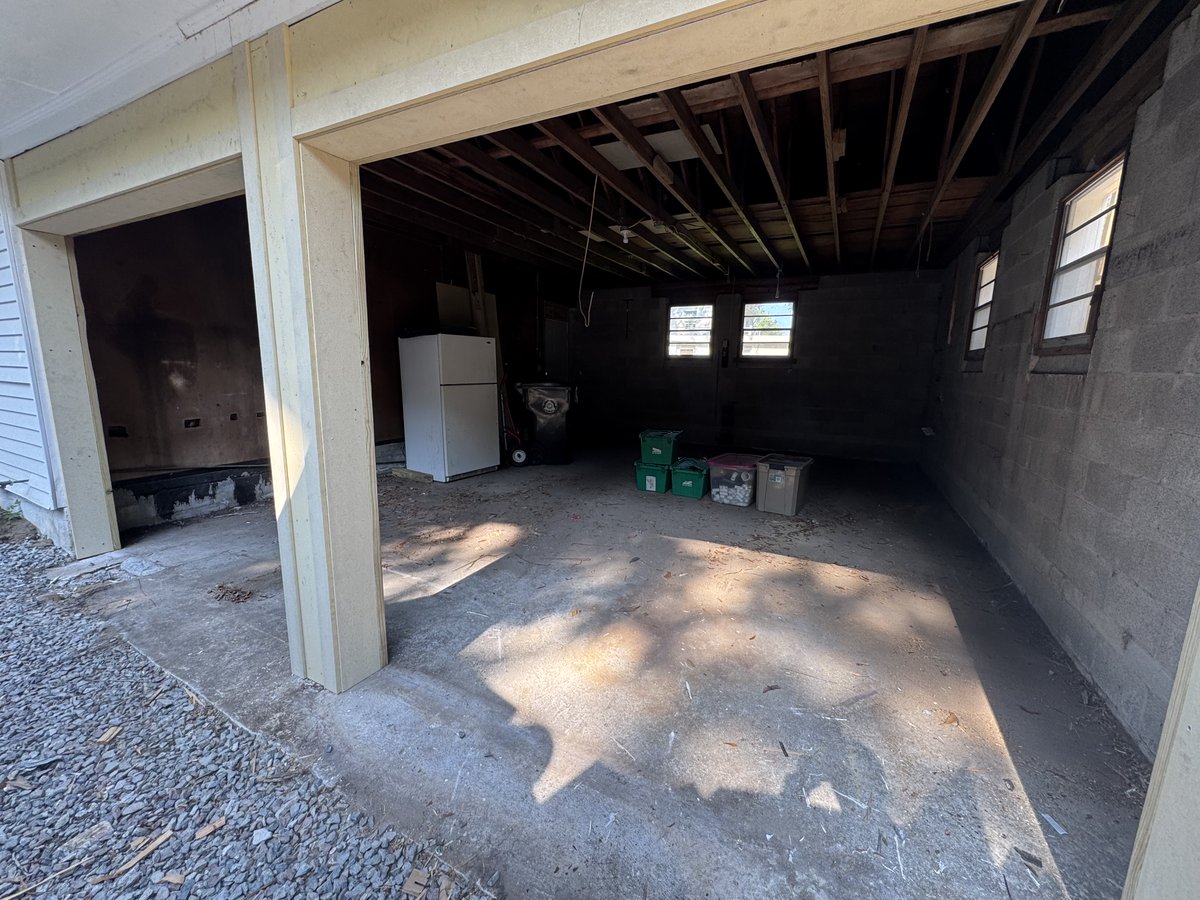 BDJunkremoval's tweet image. Swipe to Clean: Small Garage Declutter
Where junk disappears like magic ✨

💪 Real cleanups. Real satisfying.
🐾 Black Dog Junk Removal
📍 Charleston, SC
☎️ 843-920-JUNK

#JunkRemoval #CleanOutCrew #DeclutterYourLife #SwipeToClean #BeforeAndAfter #JunkBeGone #TidyTransformation