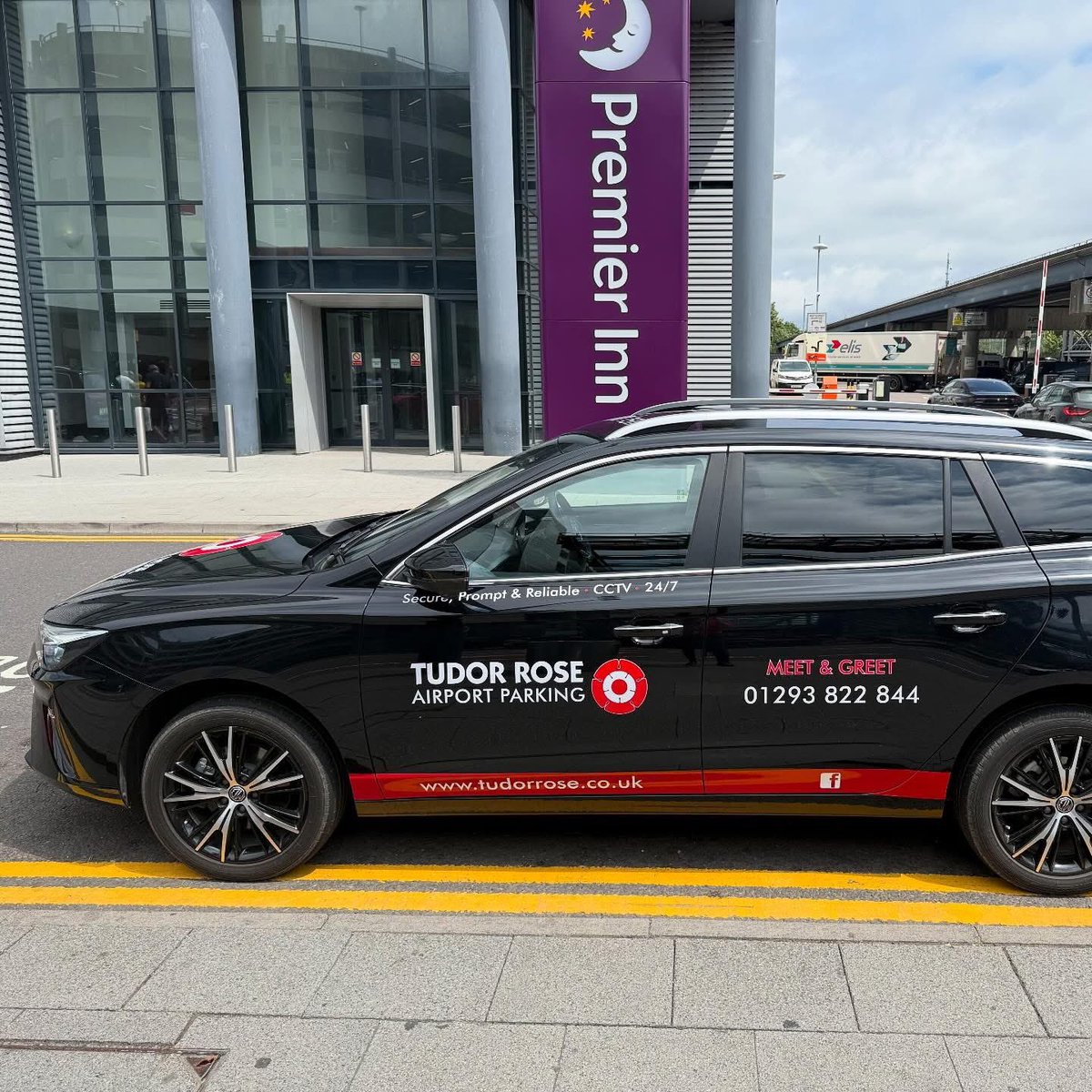 TudorRoseLGW's tweet photo. 📸📸📸

At Tudor Rose, our experienced drivers conduct a photo inspection on collection of every vehicle! 

Photo inspections include approximately 18-20 images of your vehicle, so that we can ensure it’s returned in exactly the same condition.

https://t.co/QmfQHXZsui https://t.co/ietx44NvoJ