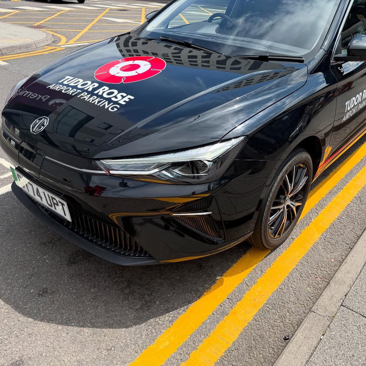 TudorRoseLGW's tweet photo. 📸📸📸

At Tudor Rose, our experienced drivers conduct a photo inspection on collection of every vehicle! 

Photo inspections include approximately 18-20 images of your vehicle, so that we can ensure it’s returned in exactly the same condition.

https://t.co/QmfQHXZsui https://t.co/ietx44NvoJ