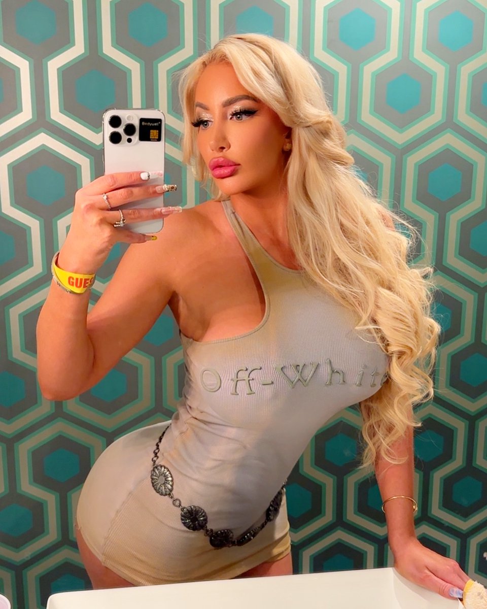 ThBlondeBomber's tweet photo. ℕ𝕚𝕔𝕠𝕝𝕖𝕥𝕥𝕖 𝕊𝕙𝕖𝕒
38 años
Norteamericana
Ex estrella porno
Modelo y empresaria
Soltera
Bisexual

#FΛKEROL
#SELEƆTIVESEXROL https://t.co/Q3HLh2fauD