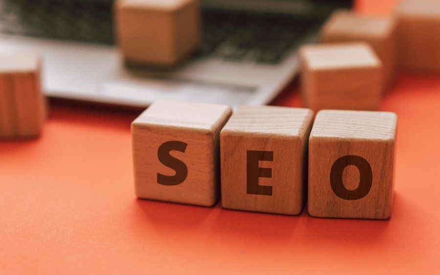 #SEO 🎴 Yoast SEO gère votre fichier LLMs.txt 🧠
La porte d’entrée pour être compris (et cité) par les IA comme ChatGPT ou Gemini 🚪
Objectif : offrir aux modèles une vue claire et actualisée de votre contenu
•
#IA #LLM
✍️ @anthedesign
buff.ly/L2OFEUr