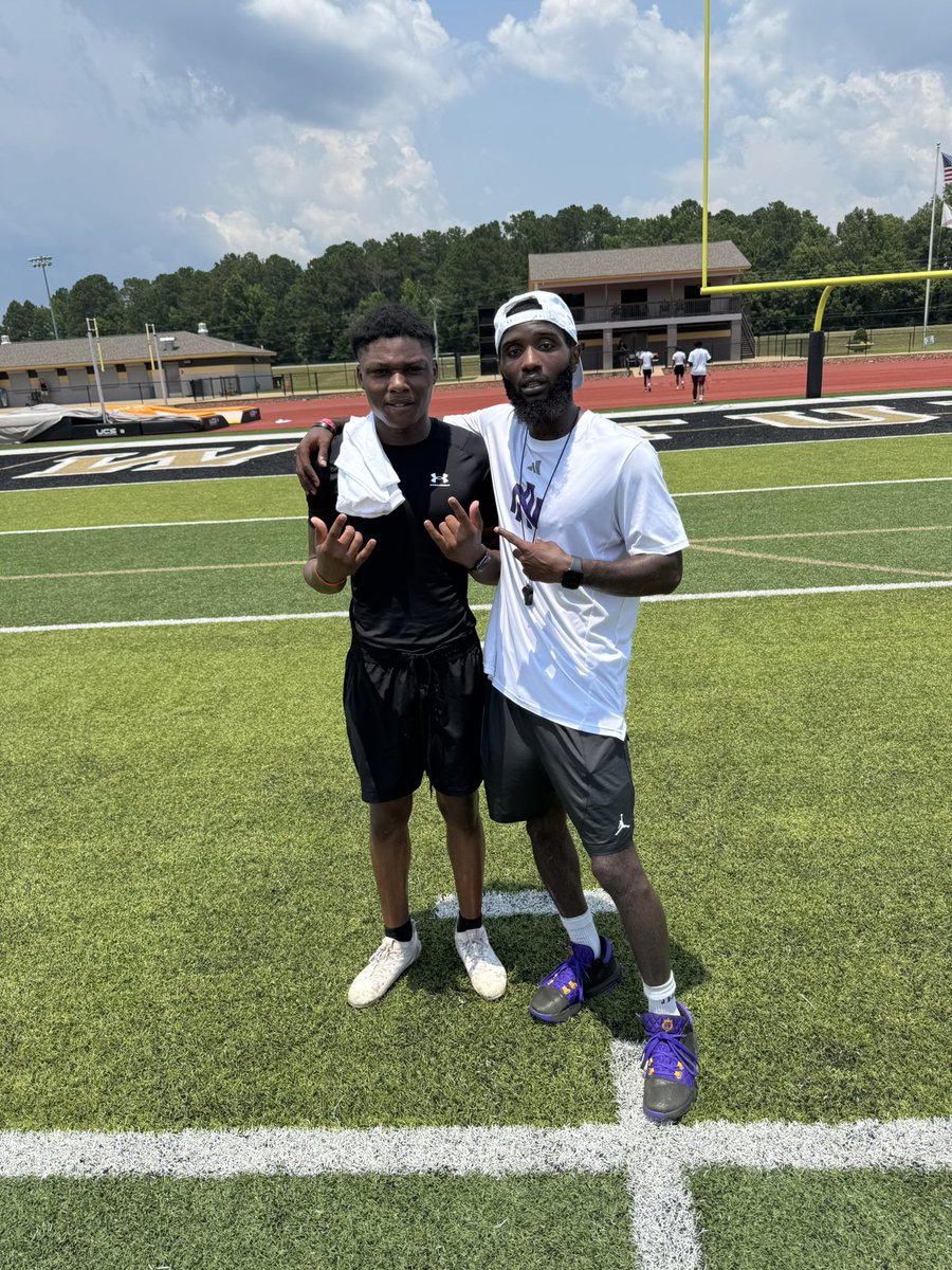 DemoneJr5's tweet image. After great conversation with @iamErvgotti_21 &amp;amp; camp! I am blessed to receive my first offer from The University of North Alabama @CoachTWilson20 @CoachCaraboa @PJHS_FB @CoachWhite225 @DeLockett @OLCoachDerico @HallTechSports1