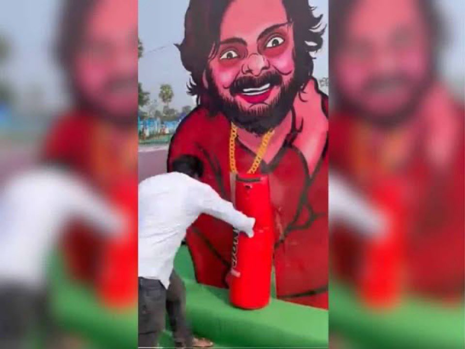 kaali02's tweet image. This is where you lost avesh.! Don’t be glorified by the crowd that was forcibly mobilised. It’s all about narrative that gets built in public. This particular thing cut down 1% vote share of YCP in a week #Siddham