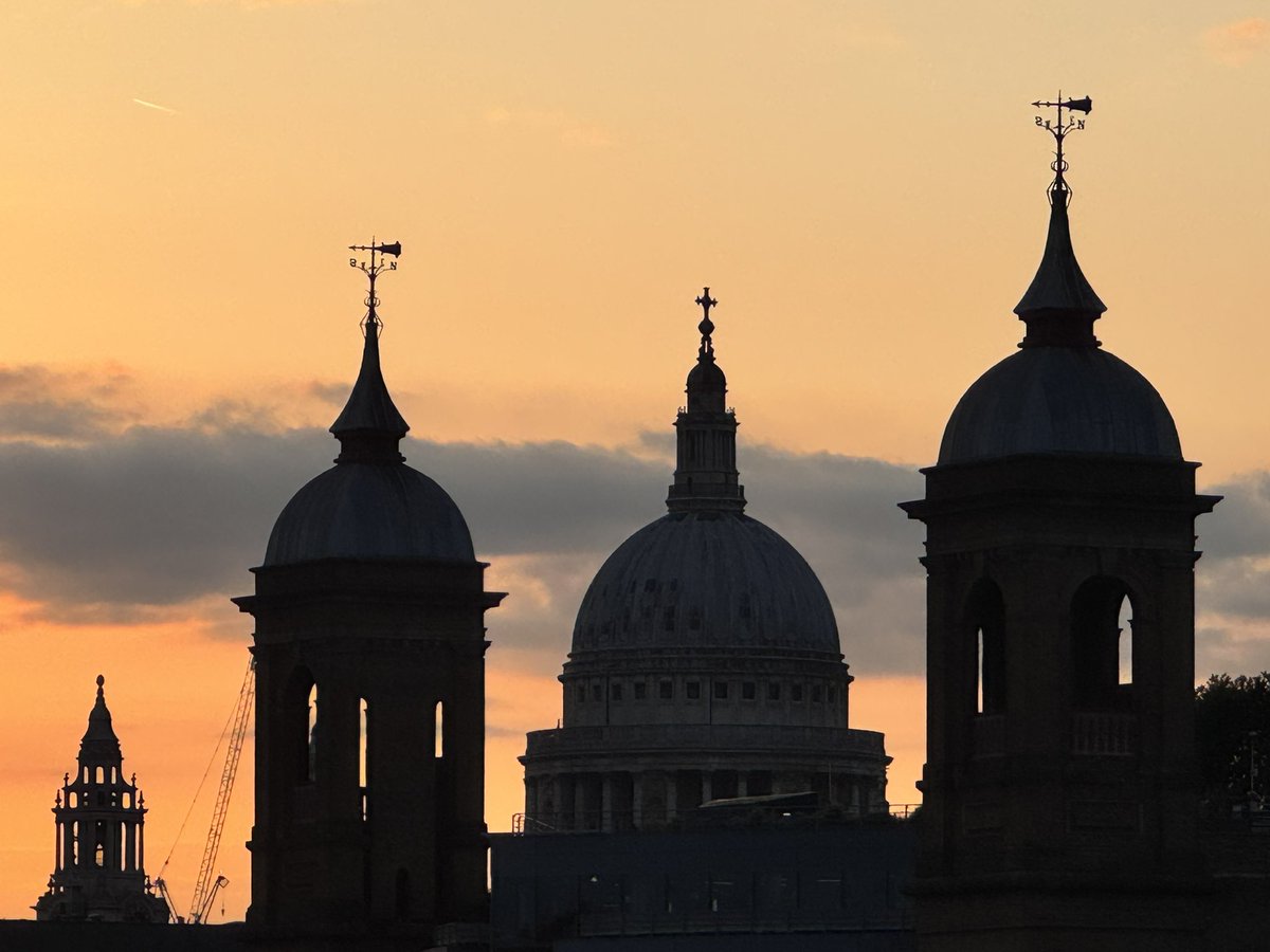 AlastairHackney's tweet image. Ideal moment on London Bridge this evening