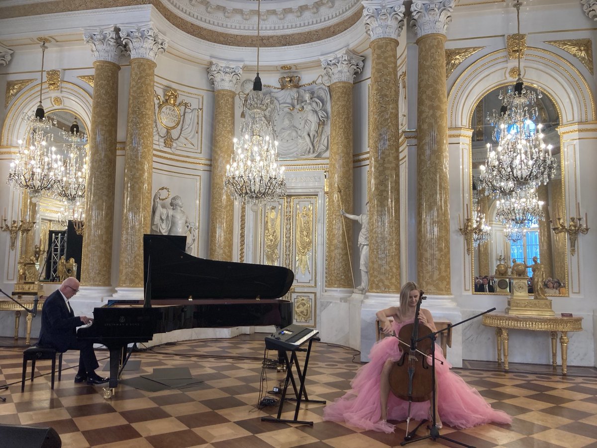 sochanska's tweet image. Congrats to @enrs_eu on 20 years of important work in remembrance and solidarity! 🙌
So happy to celebrate together — especially with my dear 🇮🇪friend @WalsheBarbara by my side!
An unforgettable concert by W. Malicki at @Zamek_Krolewski