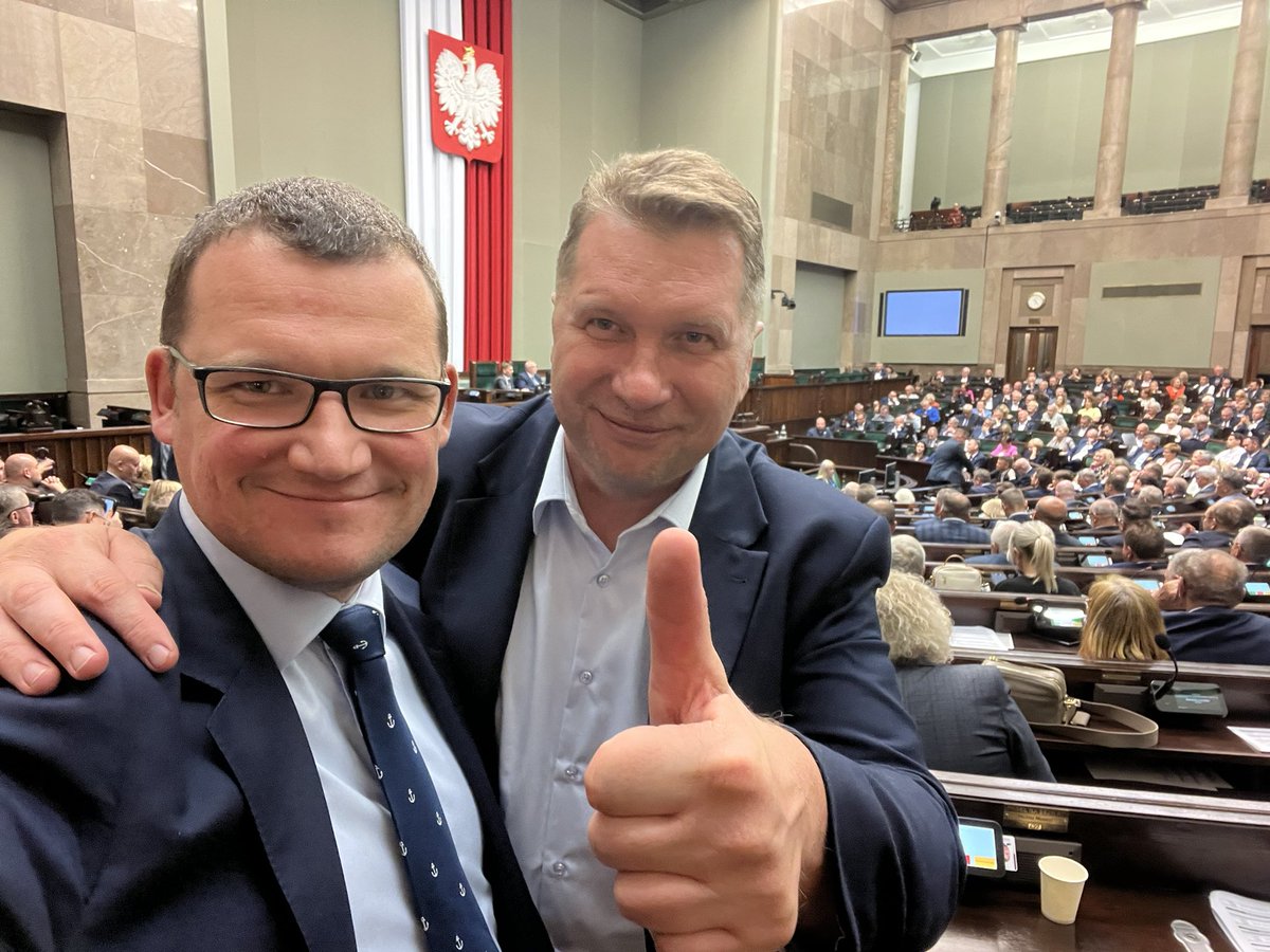 Paweł Szefernaker 🇵🇱 (@szefernaker) on Twitter photo Żadne medialne kłamstwa nas nie podzielą! Razem z <a href="/CzarnekP/">Przemysław Czarnek</a> pozdrawiamy z wieczornych głosowań w Sejmie! Dobrego wieczoru! 🇵🇱 Żadne medialne kłamstwa nas nie podzielą! Razem z <a href="/CzarnekP/">Przemysław Czarnek</a> pozdrawiamy z wieczornych głosowań w Sejmie! Dobrego wieczoru! 🇵🇱