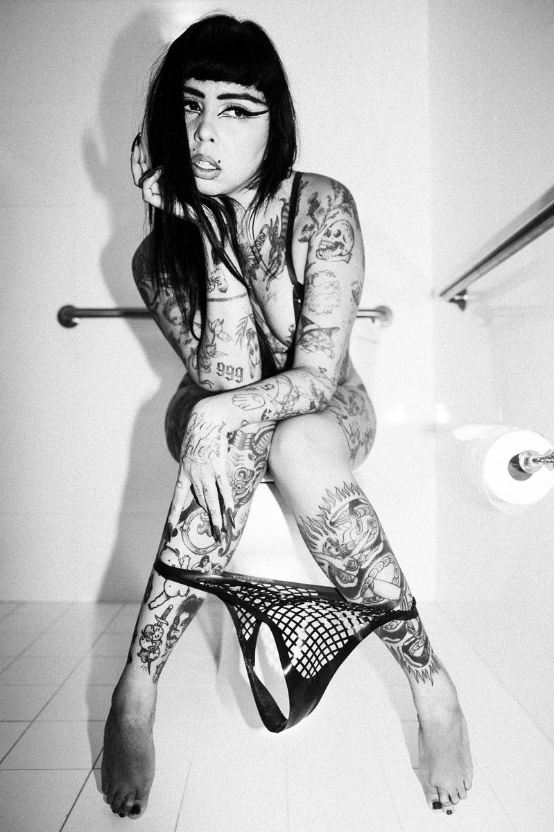 Porcelain. 
(Daisyxox on IG)
#Leica