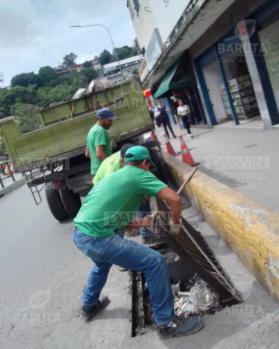 Nuestro equipo de infraestructura atendió el día de hoy las siguientes solicitudes:

📍Reparación de aceras en la calle C de Valle Arriba.

📍Reparación de acera en la calle A de La Alameda.

📍Limpieza de drenajes en la calle Páez del Pueblo de Baruta.

📍Limpieza de drenajes en