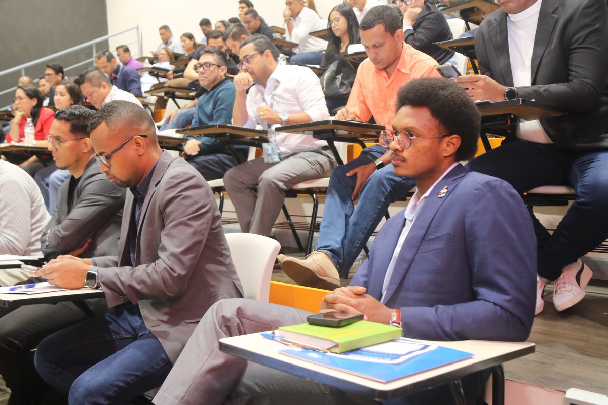 🔘 Impulsando un Liderazgo que Transforma – Congreso con el Metro de Panamá

El pasado sábado 21 de junio desarrollamos el congreso “Rediseñando el Liderazgo”, una jornada de aprendizaje y reflexión dirigida a más de 100 colaboradores del Metro de Panamá.