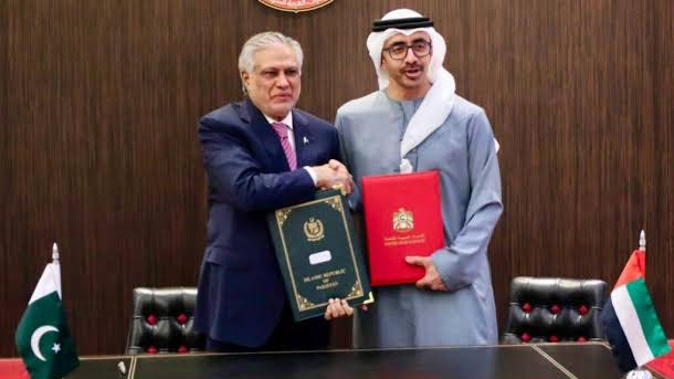 StrategicPak's tweet image. 🇵🇰🇦🇪 Pakistan and UAE sign MOU on visa exemption