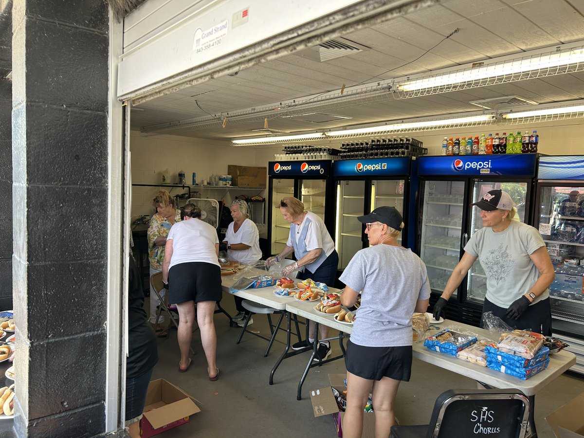 BraveToTheBone's tweet image. Grateful doesn’t even begin to cover it 🙌
Today’s event wouldn’t have been possible without the incredible support of our community parents, local churches, and volunteers who stepped up and showed out.
This is what it looks like when a village comes together.
#CommunityBuilt…
