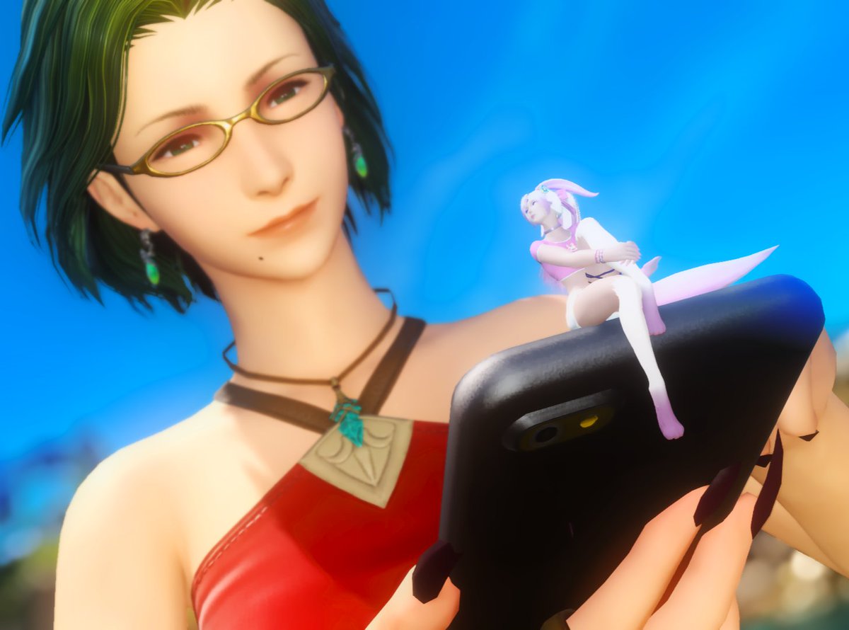 Hanging out with <a href="/ABlackburnFFXIV/">Astrid Blackburn</a> at the beach!