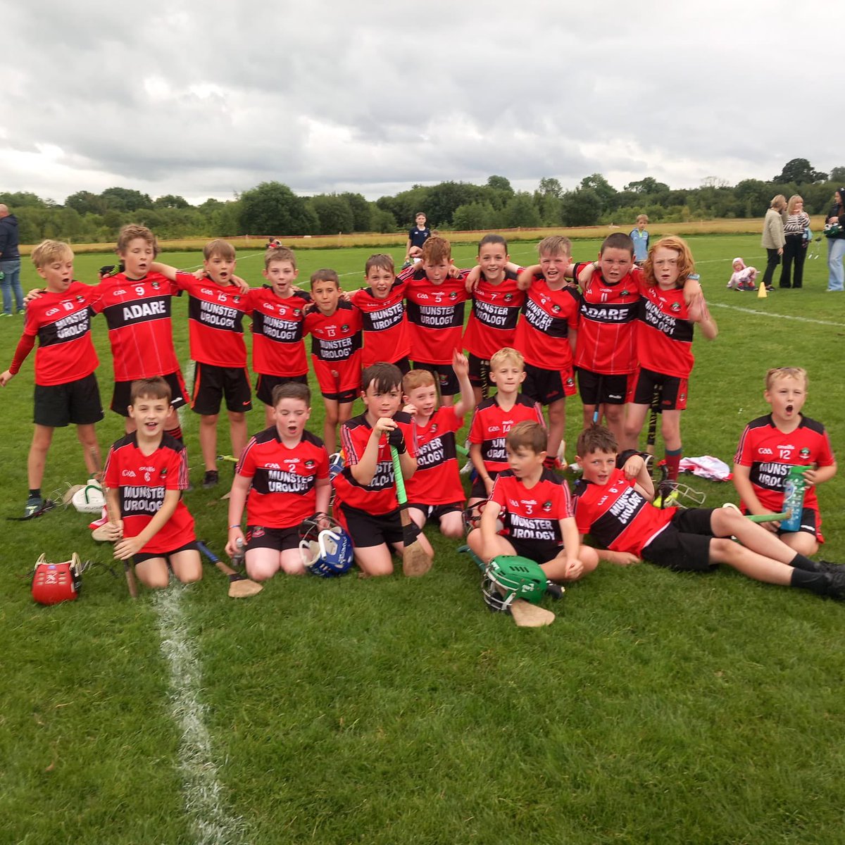 AdareGAA's tweet image. Well done to our under 10’s tonight who played against @naomh_ciarain_clg in @manorfieldsadare .
Some great hurling by both teams 🟥⬛️👏👏