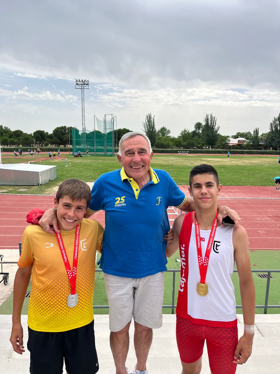Cto. Madrid de salto de pértiga. Pedro Moclan campeón y Manu Martínez tercer clasificado. Enhorabuena a los dos y Paco Martinez su entrenador.