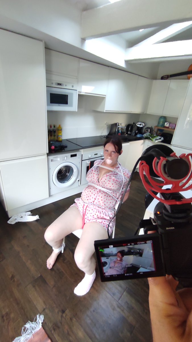 FrenchBondage tweet media