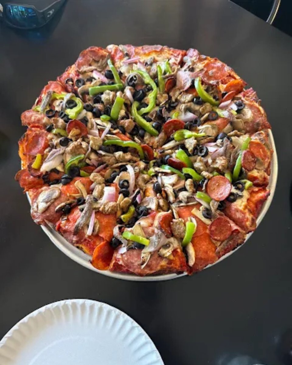 "This place is a must stop if passing through Fremont! We love it. Excellent pizza and over 30 beers on tap. Live music Saturday Nights too." - Sara G. ⭐⭐⭐⭐⭐