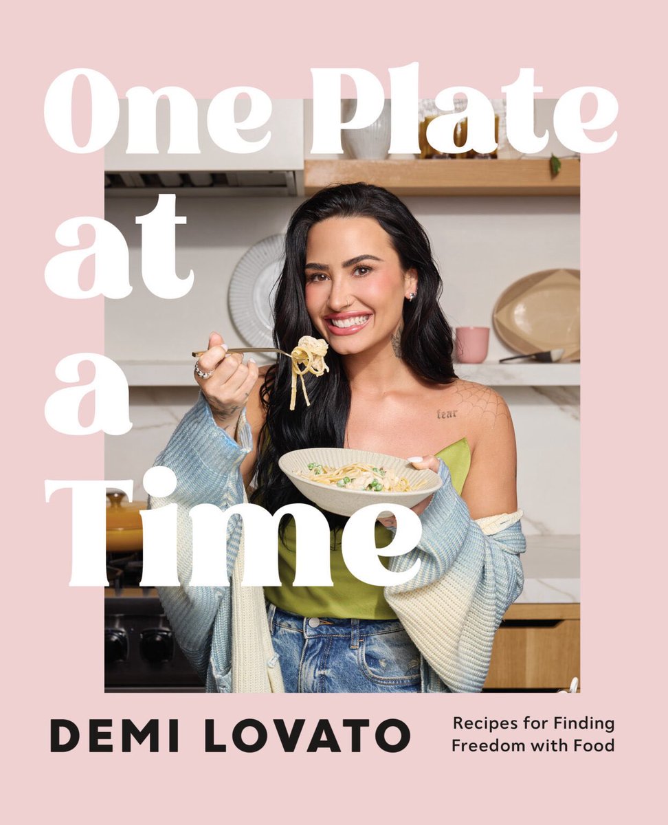 Demi Lovato annuncia il suo primo libro di ricette, “One Plate at a Time”, in uscita il 31 marzo 2026!

Link: read.macmillan.com/fib/one-plate-…