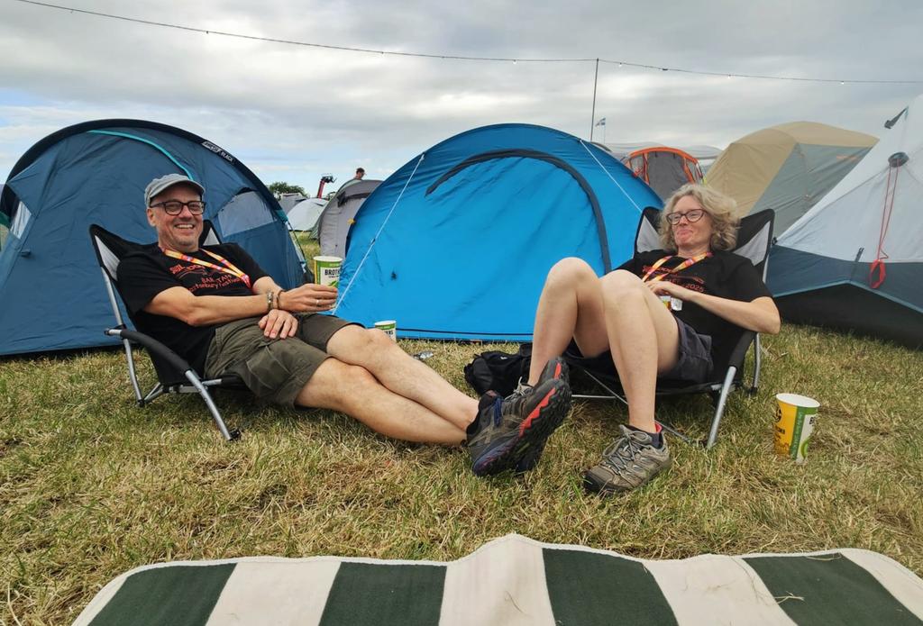 PutneyLabour's tweet image. First shift at Wood's Bar completed. Time to rest before the festival starts in earnest
#Glastonbury2025 #TeamPutney