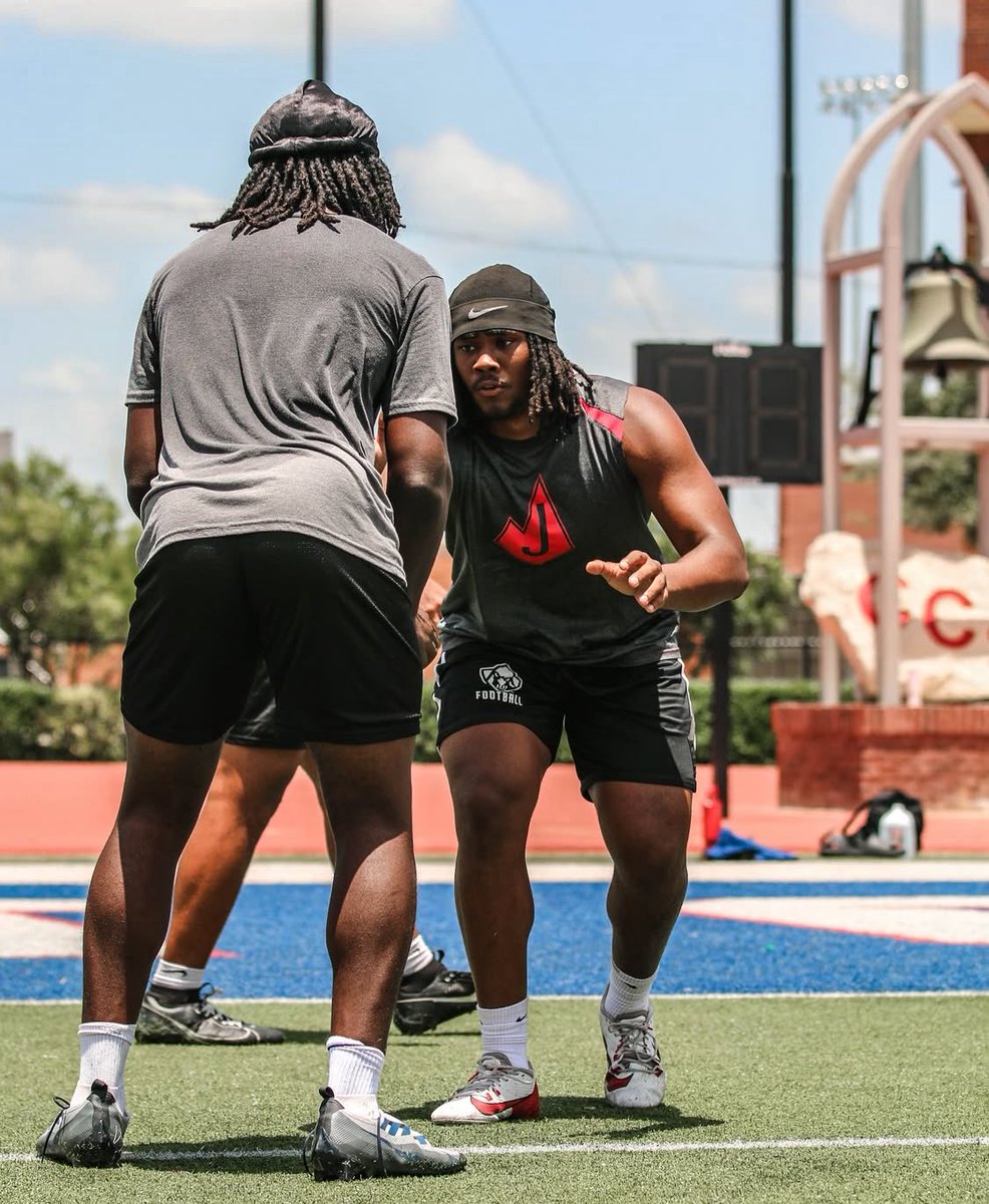 Born2DefendJLR's tweet image. This summer has been about progress and commitment to what I love. Working every day to prove to myself that God’s purpose for my life is not delayed by me not doing my part. #hardwork