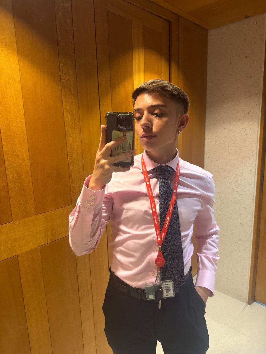 Great to be back in Parliament 😇🌹 

#Government