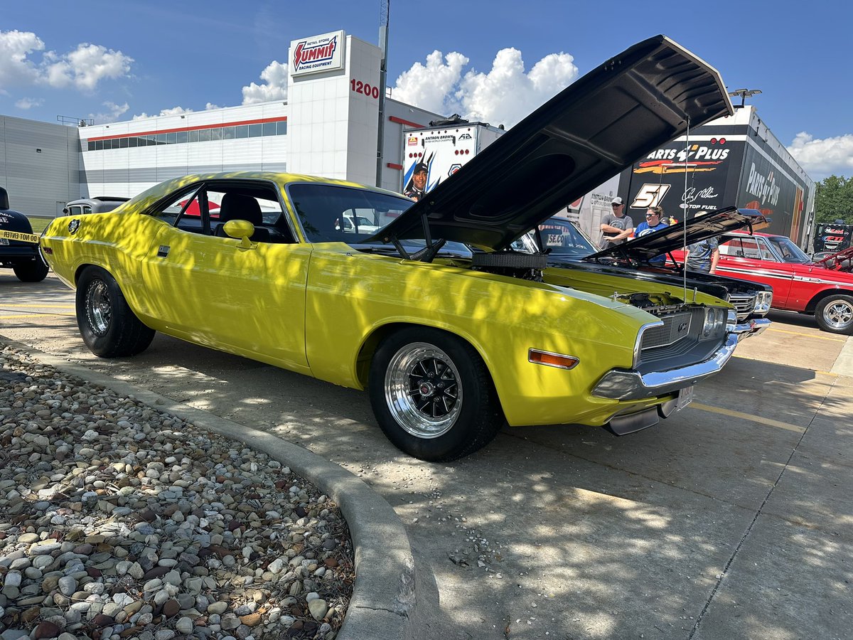 SummitRacing's tweet photo. Mini car show vibes at Summit Racing! The @NHRA Nationals meet & greet is on NOW โ come check out the race cars, meet the drivers, and hang out with fellow gearheads! ๐๐ฅ
Happening until 7PM โ donโt miss it! #NHRA #SummitRacing #CarShowVibes https://t.co/S5uM0ELHTp