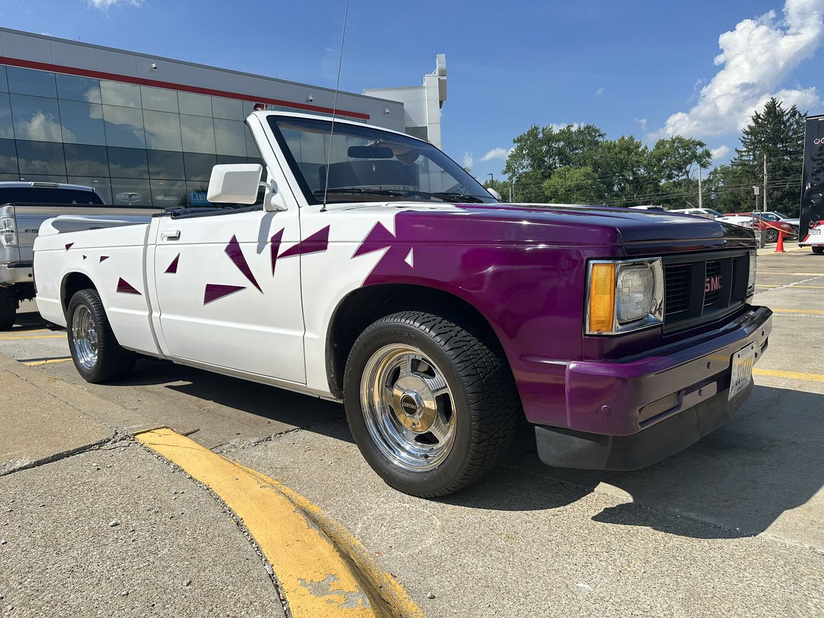 SummitRacing's tweet photo. Mini car show vibes at Summit Racing! The @NHRA Nationals meet & greet is on NOW โ come check out the race cars, meet the drivers, and hang out with fellow gearheads! ๐๐ฅ
Happening until 7PM โ donโt miss it! #NHRA #SummitRacing #CarShowVibes https://t.co/S5uM0ELHTp