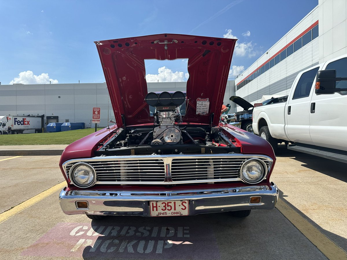 SummitRacing's tweet photo. Mini car show vibes at Summit Racing! The @NHRA Nationals meet & greet is on NOW โ come check out the race cars, meet the drivers, and hang out with fellow gearheads! ๐๐ฅ
Happening until 7PM โ donโt miss it! #NHRA #SummitRacing #CarShowVibes https://t.co/S5uM0ELHTp