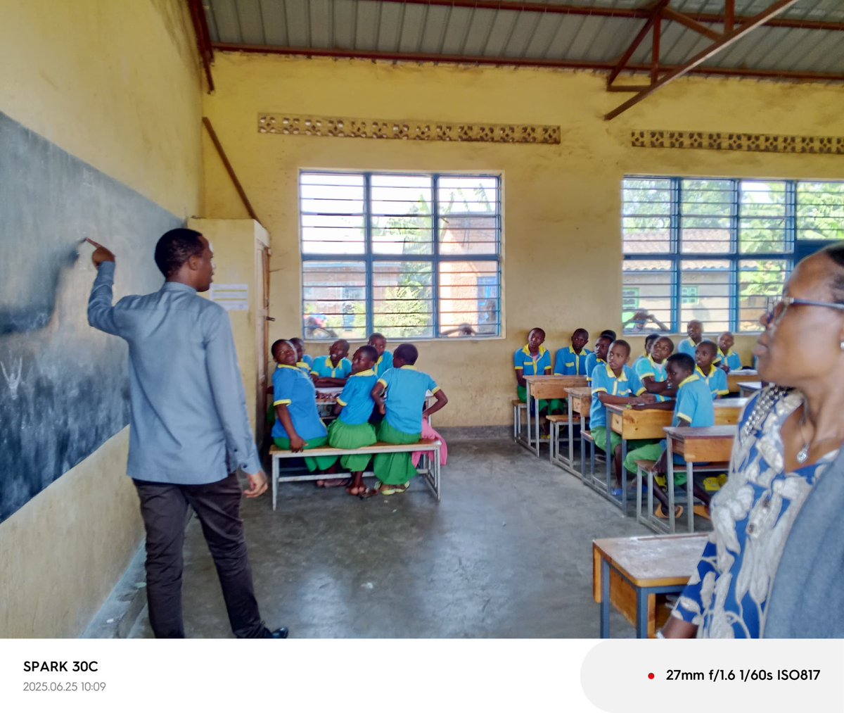 #NyakilibaSector :  ES Sector <a href="/BoscoTuyishime4/">Tuyishime Bosco</a> yasuye abanyeshuri bari gutegura ibizamini bya Leta, abifuriza kuzatsinda neza kdi abamenyesha  ko gututubikana k’umuntu ariko kumuhesha umutsima. <a href="/RubavuDistrict/">Rubavu District</a> <a href="/REBRwanda/">Rwanda Basic Education Board</a> <a href="/RwandaWest/">Western Province I Rwanda</a> <a href="/RwandaLocalGov/">Ministry of Local Government | Rwanda</a> <a href="/NESA_Rwanda/">NESA Rwanda</a> <a href="/Rwanda_Edu/">Ministry of Education | Rwanda</a>