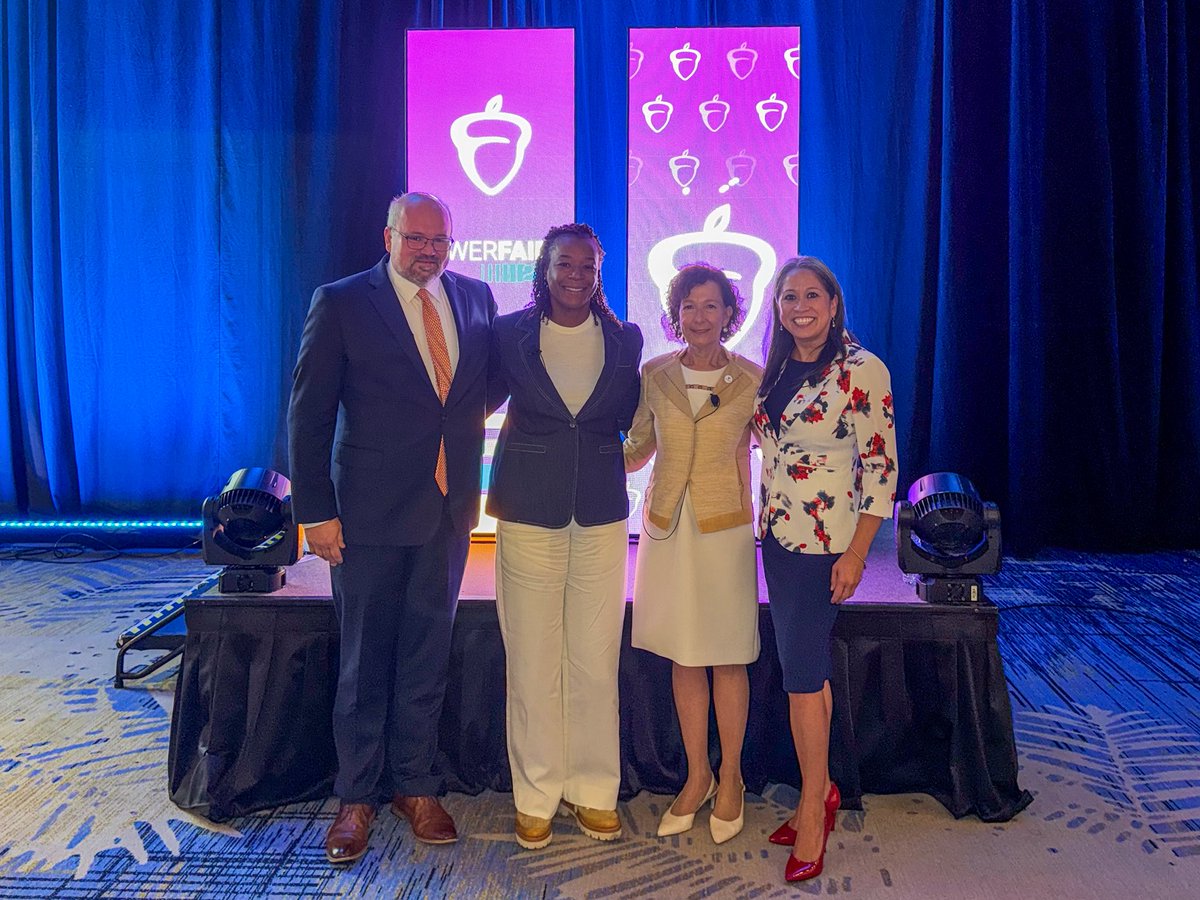 HFUPresident's tweet image. Honored to take part in the @CollegeBoard’s PowerFAIDS Keynote Plenary alongside Dr. Lisa Cardoza & Dr. Miguel Wasielewski. I’m passionate about leading by change especially when it comes to access, affordability, & the evolving role of financial aid in supporting student success