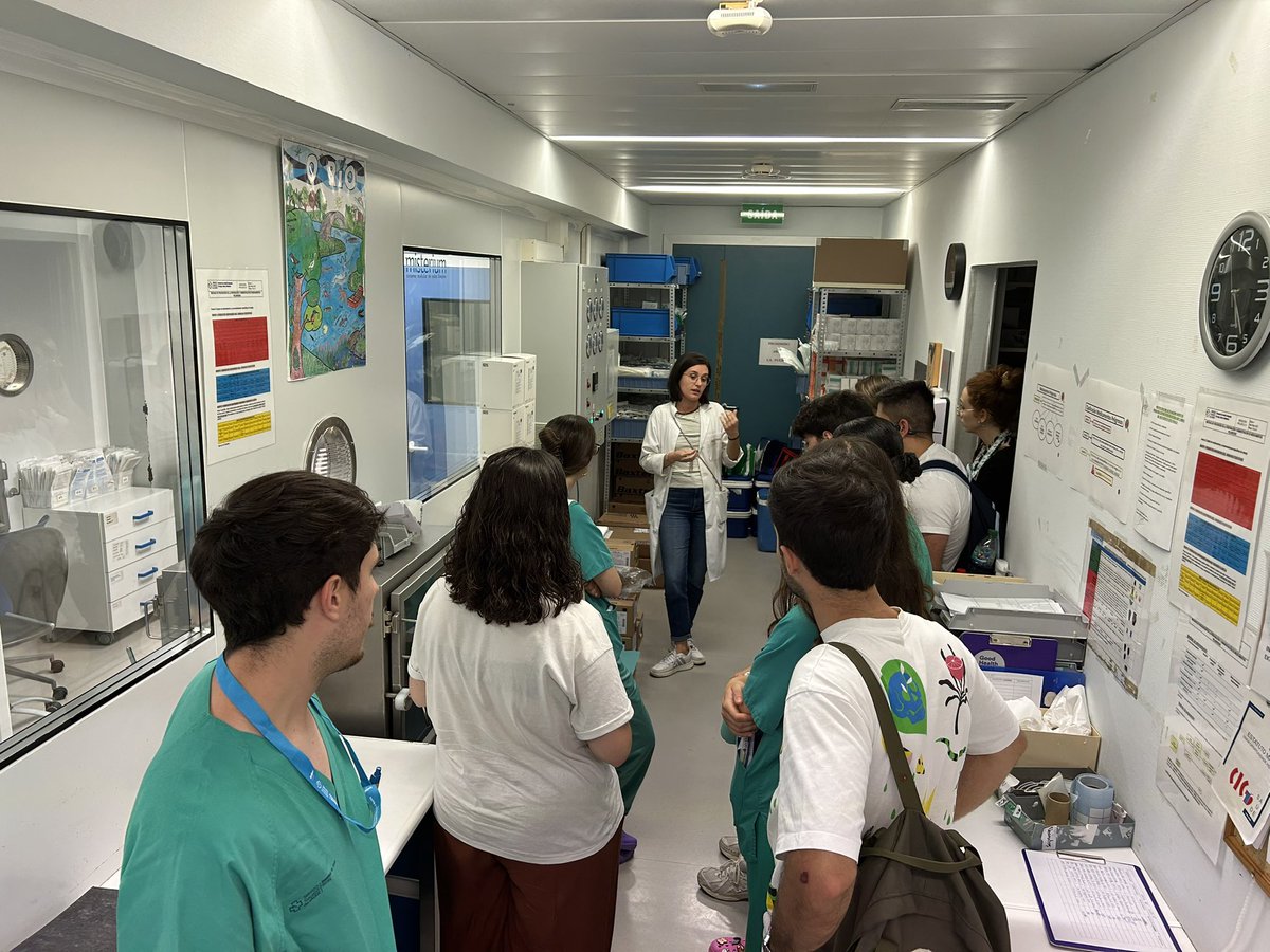 FarmaHula's tweet photo. Todo un clásico el Curso de Farmacia para R1 del HULA, y se mantiene gracias al excelente trabajo de nuestras residentes @AlbaDaz61917376, @antia_villar4, Nerea y Alicia.

A lo largo de los años habéis transformado y mejorado el curso, le habéis dado dinamismo y modernidad. https://t.co/FlQKWTi981