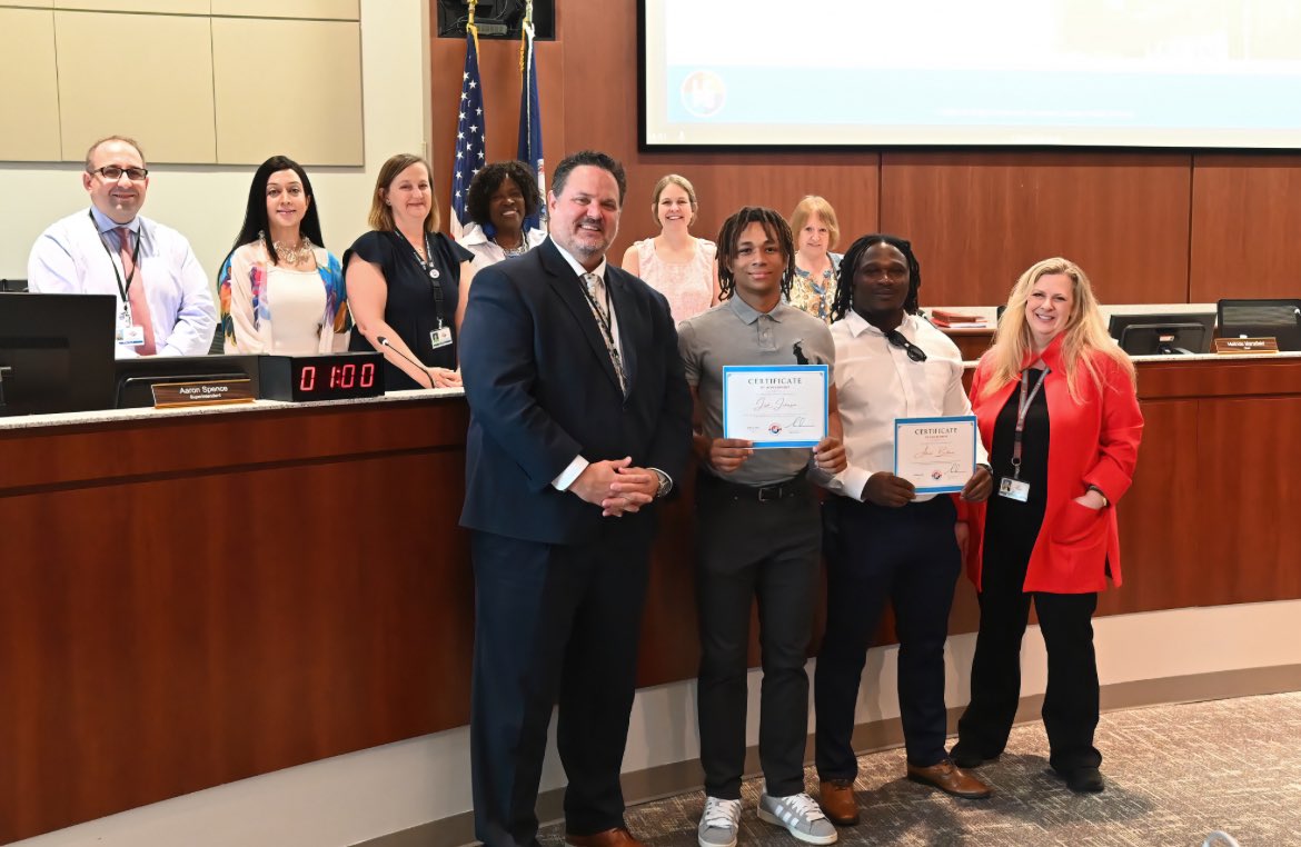 FHSSOUTHRIDING's tweet image. Congrats to Josh Johnson @JoshuaJ16599765 for being honored at the School Board meeting last night for winning the State Title in the 100 & 200 meters. We can’t wait to see what you do your Senior Year! PS- we see u Coach Badmus!
#FastestinTheState
@LCPSOfficial @lcpsathletics