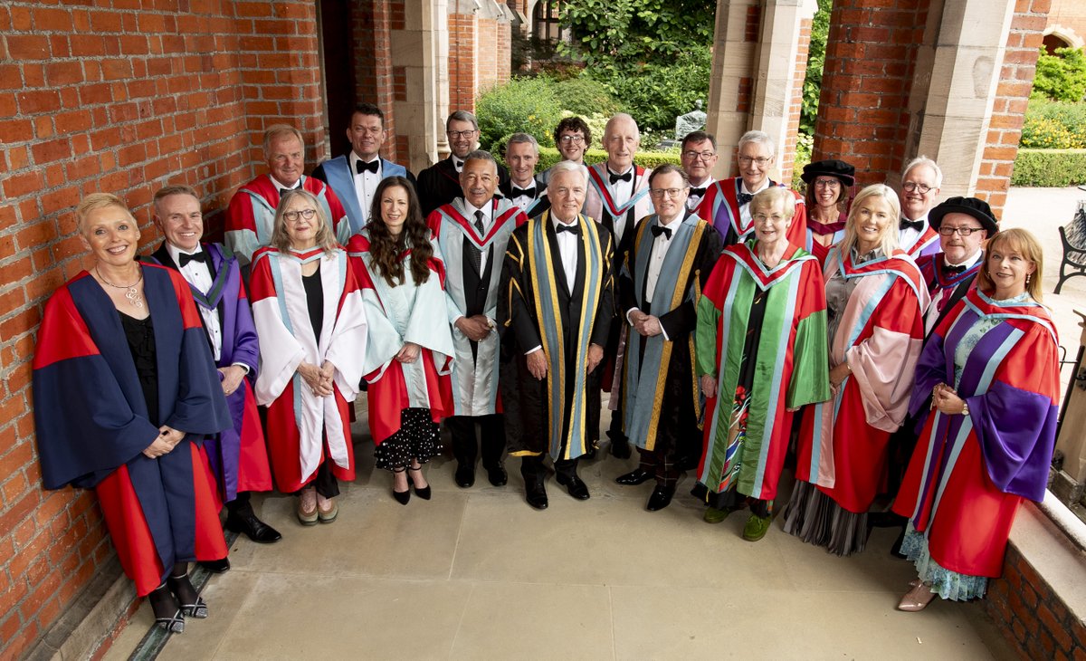 GWalker9's tweet image. Delighted to receive an Honorary Doctorate for services to journalism from Queen’s University Belfast. Thank you to all those involved in this decision. It’s more than 30 years since I graduated from QUB and yesterday was another very special occasion ow.ly/ibHy50WfzMg