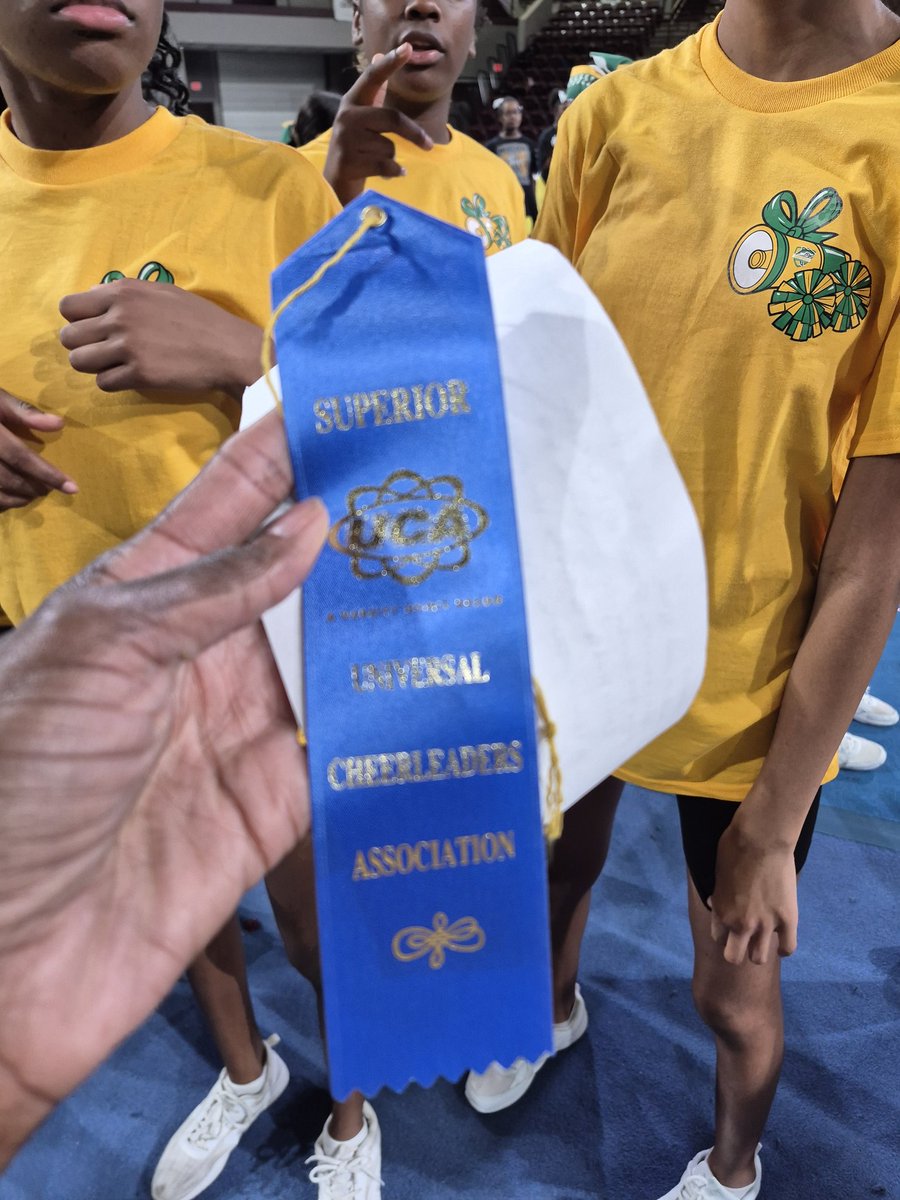TechDesignLover's tweet photo. @ShotwellMS_AISD Spirit Team are blue ribbon winners at cheer camp today!! https://t.co/2TTgSJ49fI