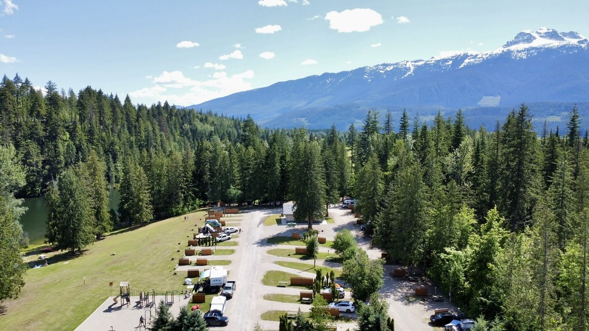 🏕️ Escape to Williamson Lake Campground—a hidden gem near Revelstoke, BC! 🌲 Swim, fish, hike, and unwind by the crystal-clear lake. Adventure &amp; relaxation await! Book your stay now. 🌊🔥 
 
Check out the link in bio ➡️ below⬇️

l8r.it/3ypX