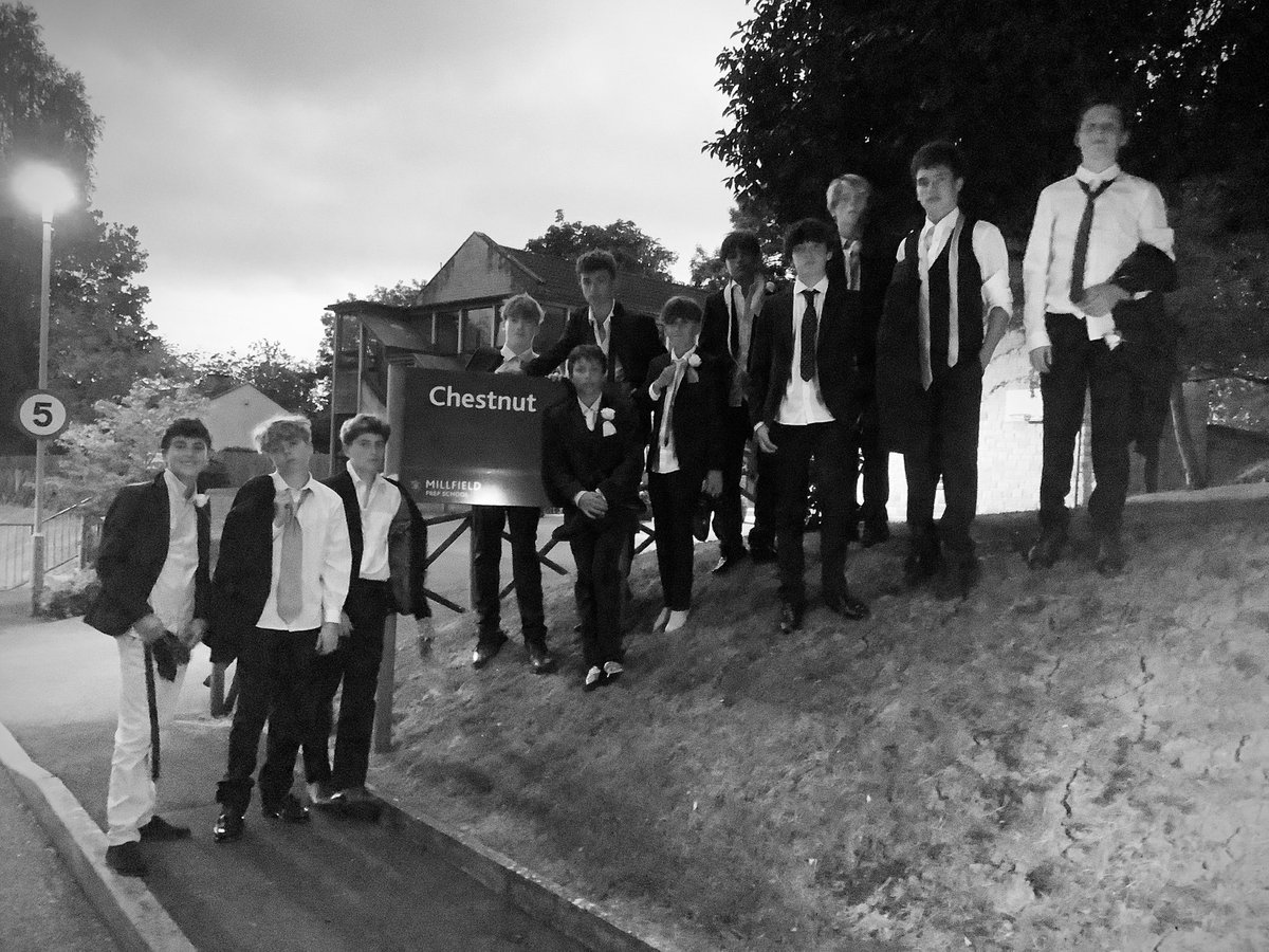 Chestnut Leavers are back home after a great evening at the leavers dinner.