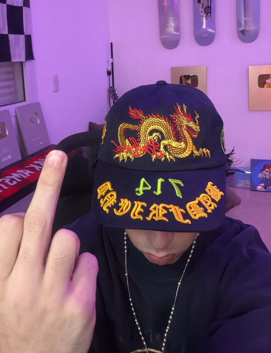 STREAM ON 🧙🏿‍♂️

BELLUM DÍA 1 😈

kick.com/carre 🐸