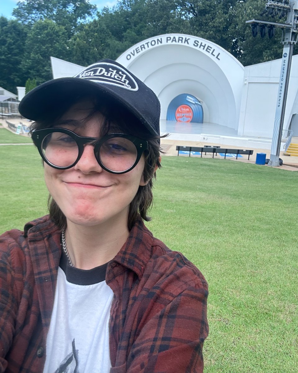 Say hey to Emerson on-the-job at @overtonparkshell 🎶 As one of just 10 students chosen for the 2025 <a href="/NIVFdotorg/">National Independent Venue Foundation</a> cohort, Emerson is diving into a 4-month immersive program centered on digital marketing in live entertainment venues 👏