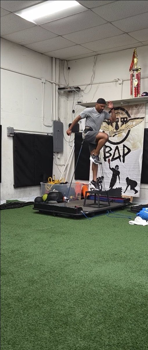 CharlesCtyElite's tweet image. Our War Room Warriors put in BIG work EVERY Monday, come get some!!
#WorkOnWorkOnWork🏋🏾‍♀️🏋🏾‍♂️
#ConsistentAndDedicated💪🏾
#CharlesCountyEliteProducts💙💛