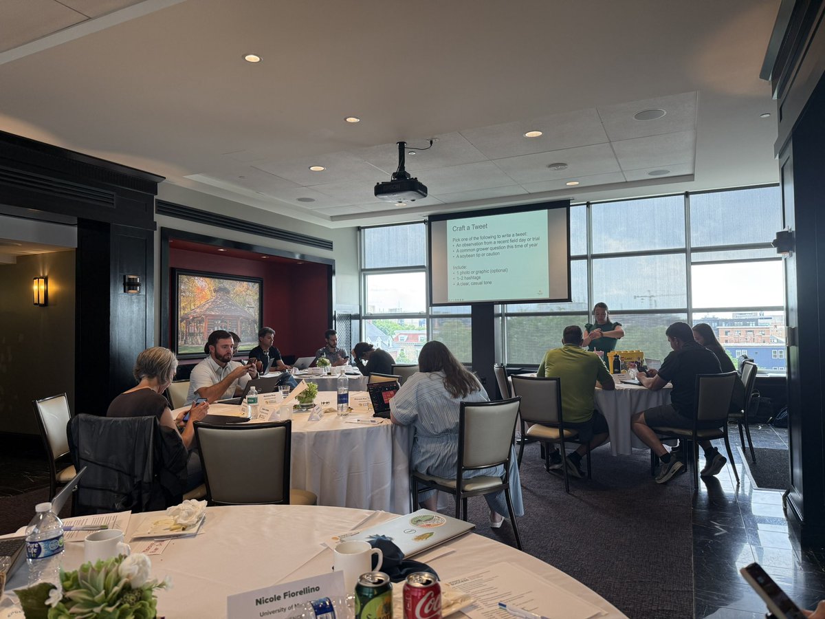 arksoydoc's tweet image. Great week in Madison WI with @SoybeanScience1 learning about improving social media presence and content development. #Soybean @AR_Extension