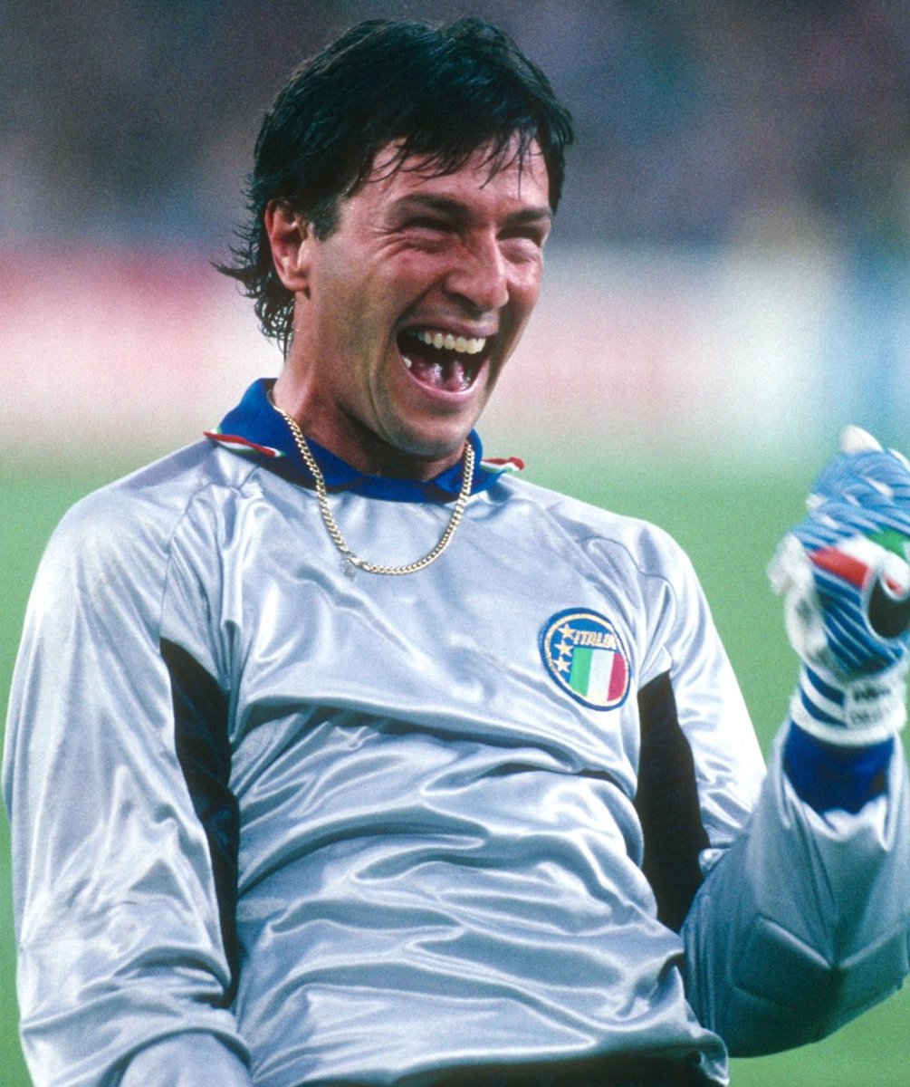 #Italia90
🇮🇹2:0🇺🇾 (FT)
⚽Schillaci
⚽Serena

🧤Walter Zenga soma e segue: quarto jogo seguido do Mundial sem sofrer golos (360 minutos and counting), segue-se a Irlanda nos quartos de final