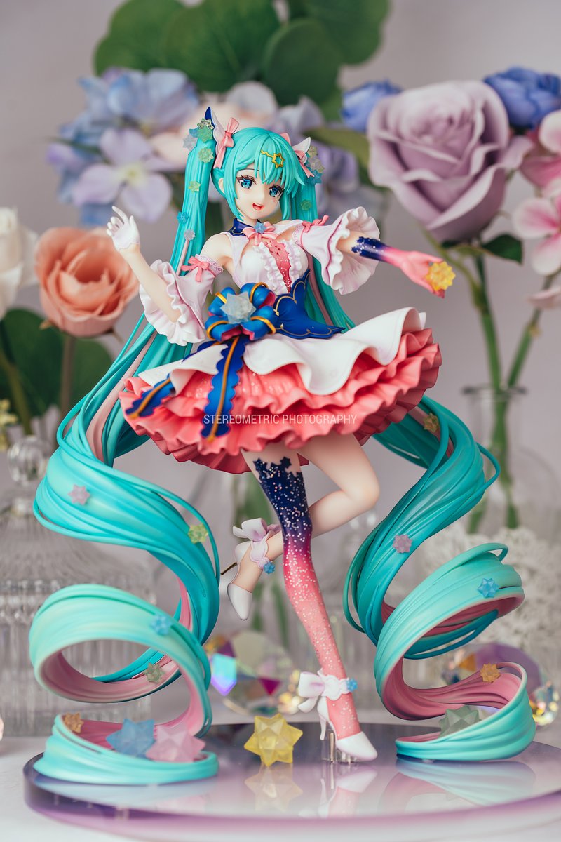 Stereometric's tweet image. Rosuuri Miku finally arrived!! Had to take photos because she's so beautiful!!!
#美しきフィギュア達の宴 #vocaloid #hatsunemiku #初音ミク