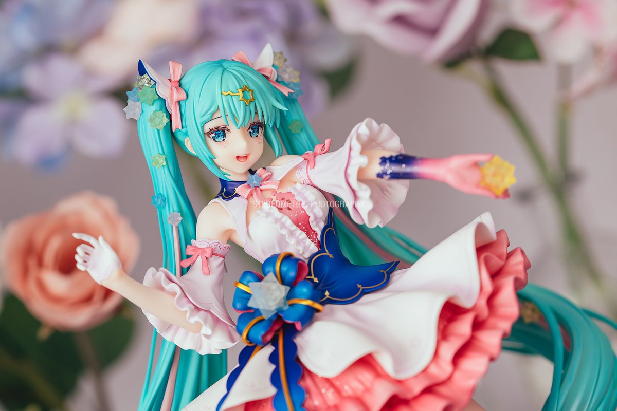 Stereometric's tweet image. Rosuuri Miku finally arrived!! Had to take photos because she's so beautiful!!!
#美しきフィギュア達の宴 #vocaloid #hatsunemiku #初音ミク